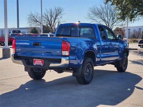 Used 2017 Toyota Tacoma SR5 image 3