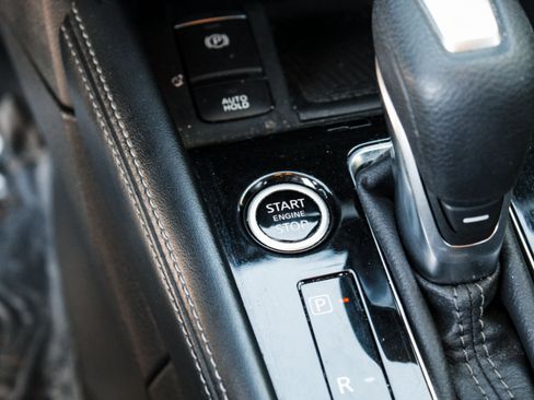 Used 2023 Nissan Kicks SR FWD image 18