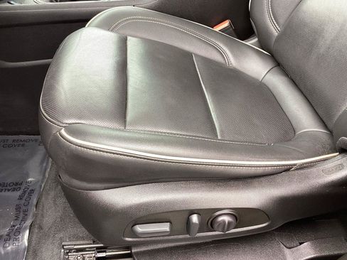 Used 2023 Chevrolet Traverse Premier FWD image 12