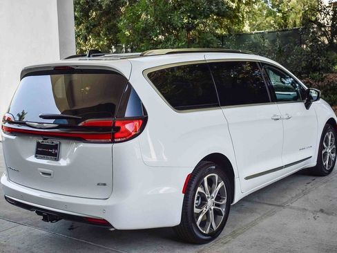 New 2026 Chrysler Pacifica Pinnacle w/ Trailer Tow Group image 6