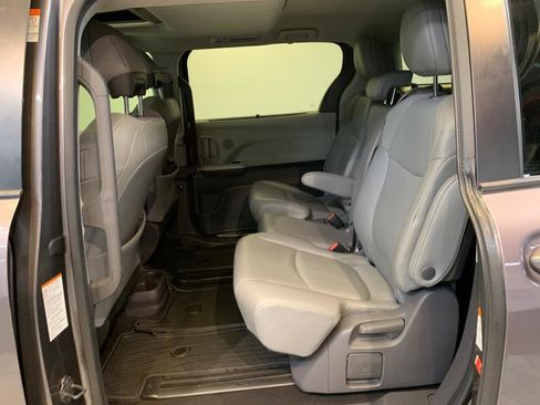 Used 2021 Toyota Sienna XLE image 41