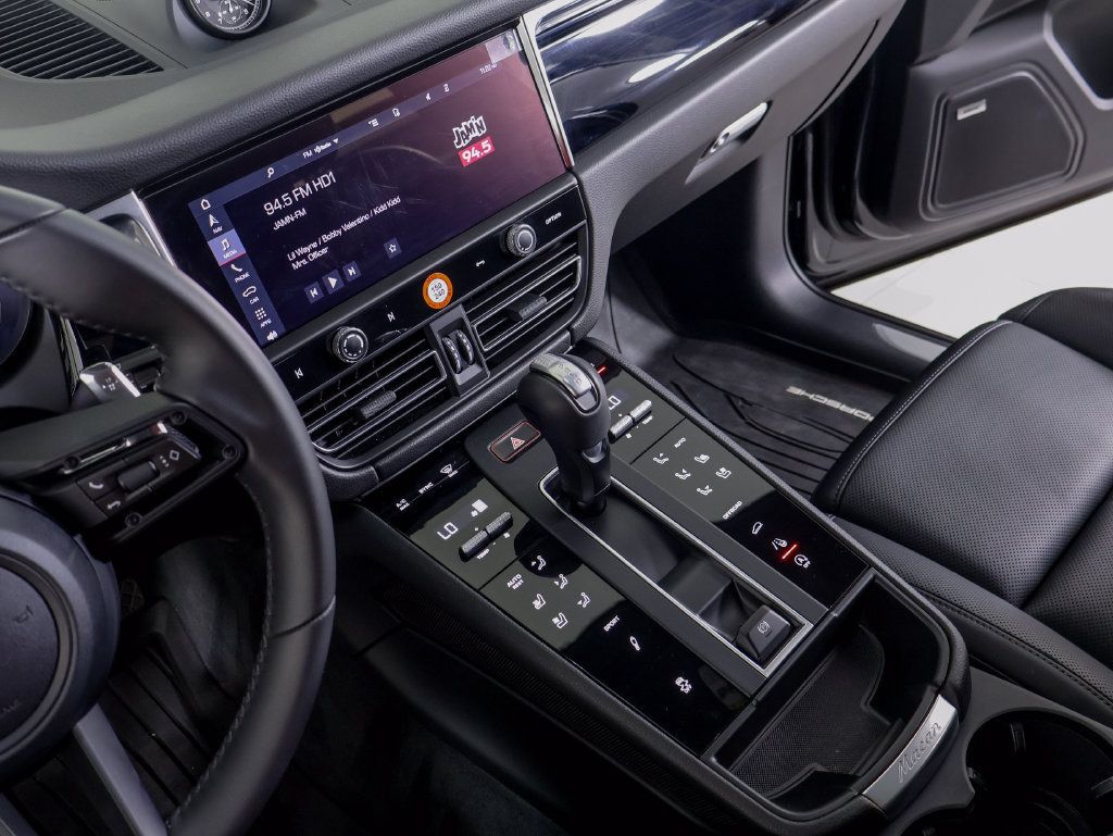 Certified 2026 Porsche Macan S AWD/4WD image 18