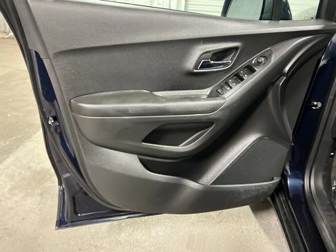 Used 2022 Chevrolet Trax LT w/ Driver Confidence Package AWD/4WD image 20