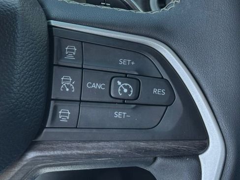 Used 2023 Jeep Grand Cherokee L Limited AWD/4WD image 22