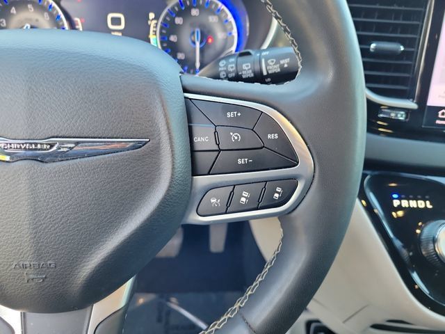 Used 2024 Chrysler Pacifica Touring-L FWD image 23