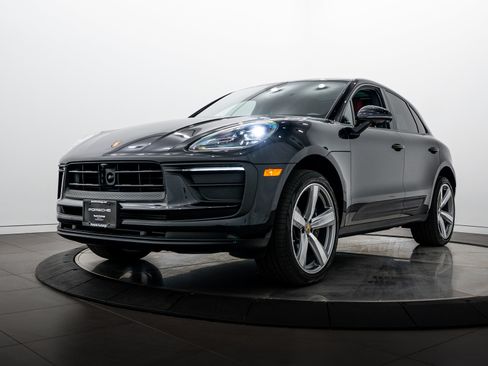Certified 2025 Porsche Macan AWD/4WD image 1