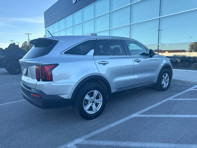 Used 2021 Kia Sorento LX AWD/4WD image 3