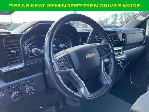 Used 2022 Chevrolet Silverado 1500 LT image 15