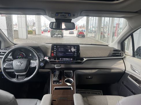 Certified 2024 Toyota Sienna XLE image 21