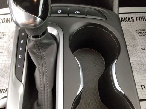 Used 2025 Buick Envista Preferred image 18