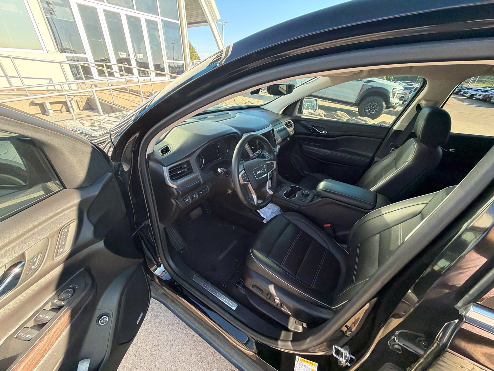 Used 2023 GMC Acadia Denali w/ Black Diamond Edition FWD image 8