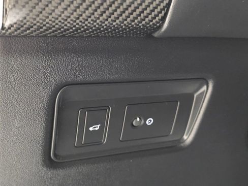 Used 2020 Land Rover Range Rover Sport SVR image 32