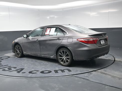Used 2015 Toyota Camry XSE image 19