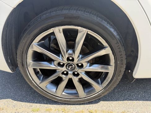 Used 2018 MAZDA MAZDA3 Touring FWD image 13
