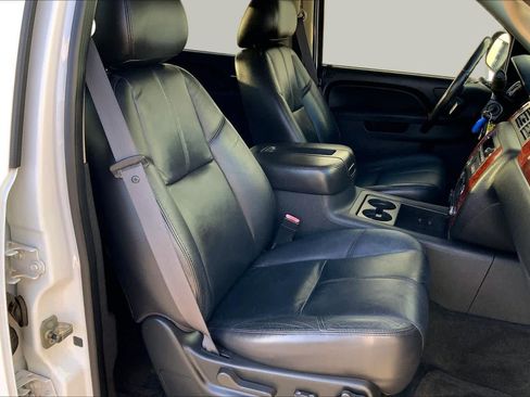 Used 2011 Chevrolet Avalanche LT w/ Texas Edition RWD image 5