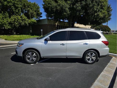 Used 2018 Nissan Pathfinder SV AWD/4WD image 8