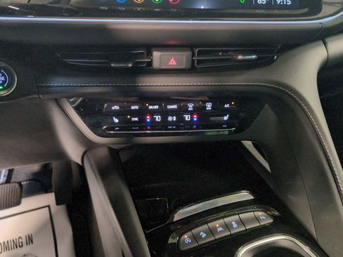 Used 2023 Buick Envision Essence AWD/4WD image 17