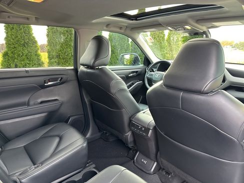 Certified 2023 Toyota Highlander XLE image 40