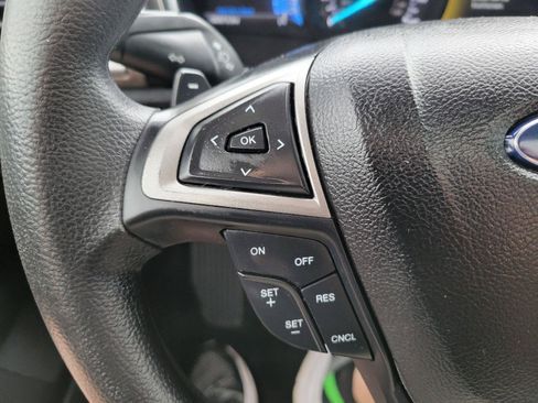 Used 2017 Ford Fusion SE w/ Fusion SE Technology Package FWD image 15