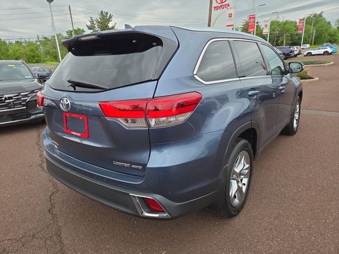 Used 2017 Toyota Highlander Limited AWD/4WD image 3