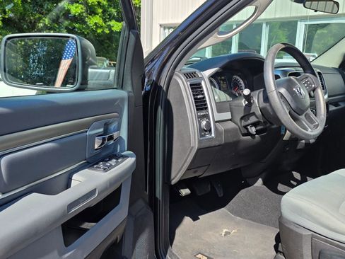 Used 2019 RAM 1500 Classic SLT image 10
