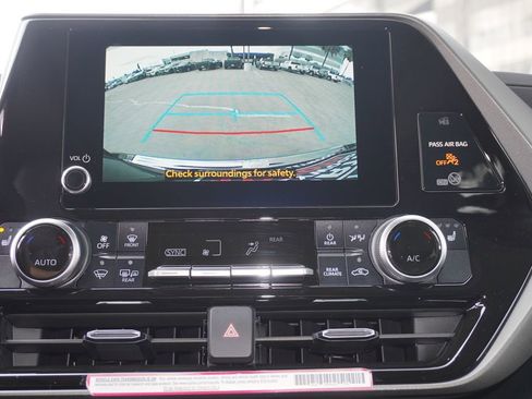 Certified 2024 Toyota Highlander XLE AWD/4WD image 19