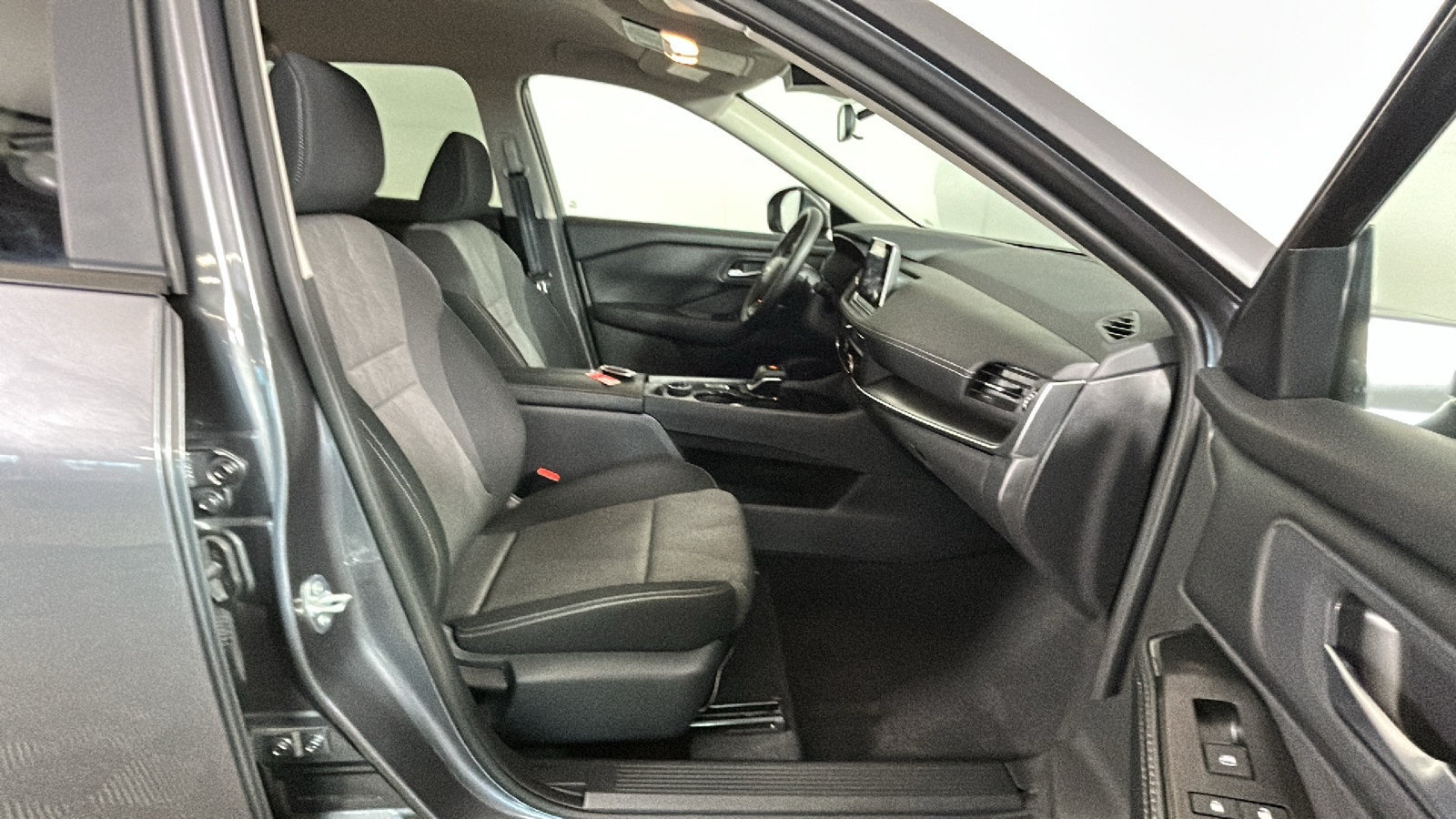 Certified 2026 Nissan Rogue SV AWD/4WD image 37