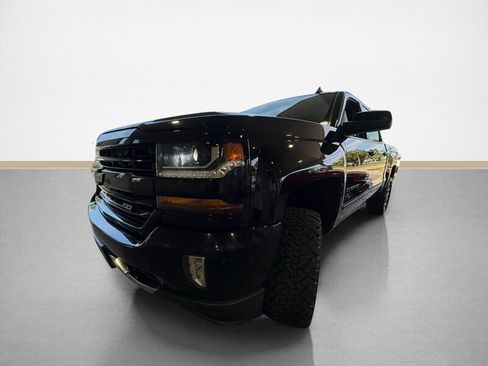 Used 2018 Chevrolet Silverado 1500 LT w/ All Star Edition AWD/4WD image 8