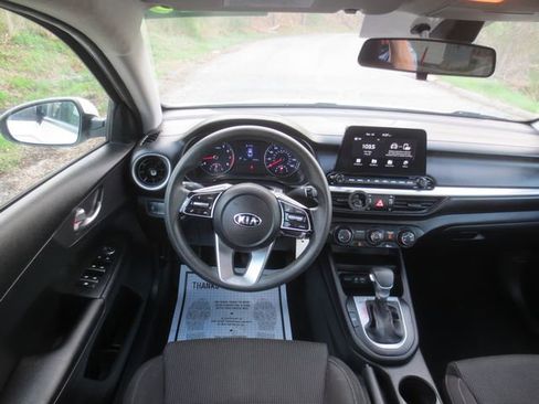 Used 2020 Kia Forte LXS FWD image 9