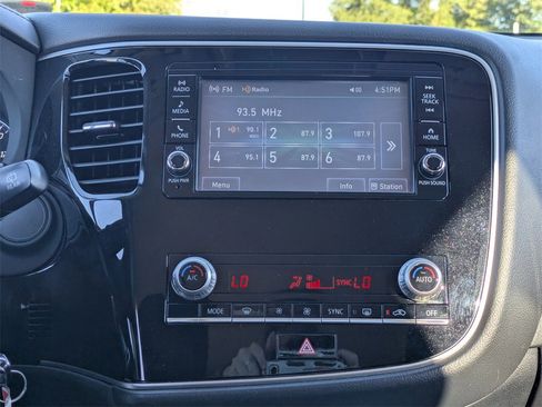 Used 2020 Mitsubishi Outlander ES image 16