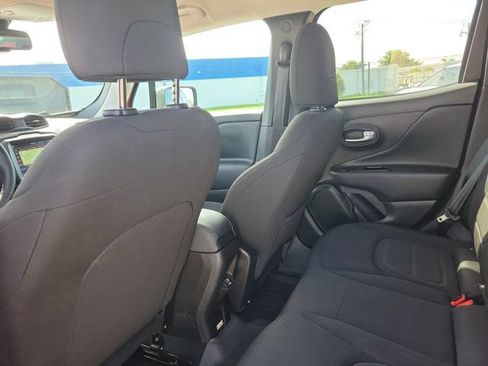Used 2022 Jeep Renegade Latitude w/ Convenience Group AWD/4WD image 16