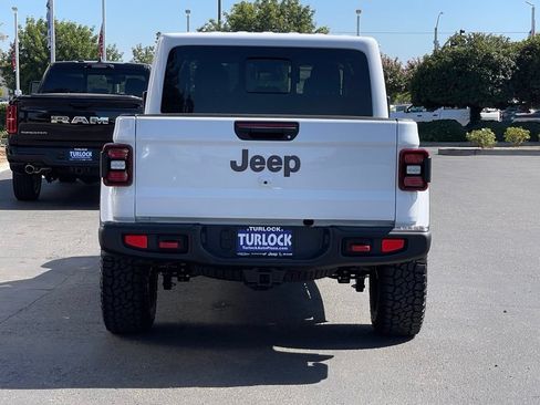 New 2026 Jeep Gladiator Rubicon w/ Steel Power Dome Hood Package AWD/4WD image 3