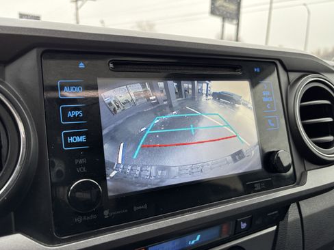 Used 2018 Toyota Tacoma TRD Sport image 33