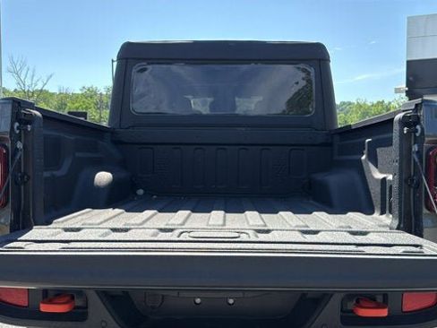 Certified 2026 Jeep Gladiator Mojave w/ Safety Group AWD/4WD image 28