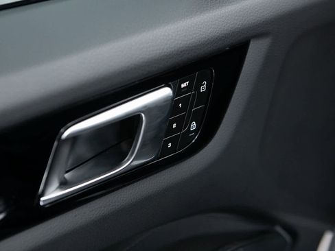 Certified 2023 Porsche Cayenne Platinum Edition w/ Assistance Package image 19