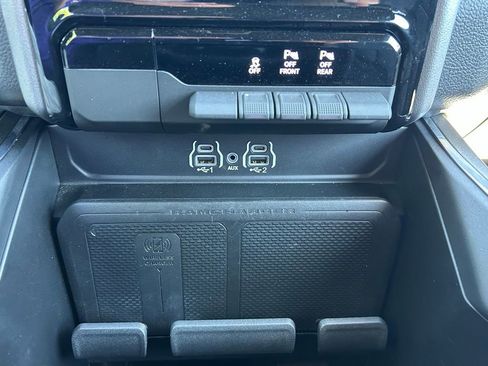 Used 2025 RAM 1500 Laramie AWD/4WD image 34