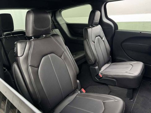 New 2026 Chrysler Pacifica Select image 18