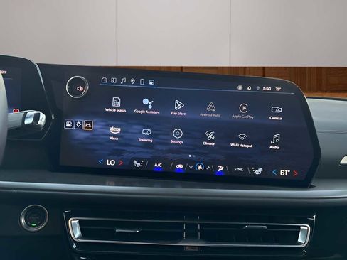 Used 2025 Chevrolet Traverse LT image 21