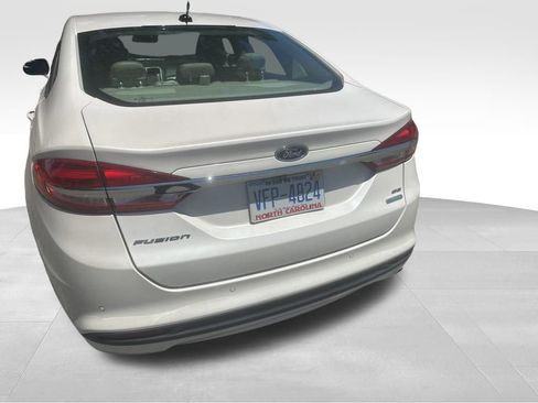 Used 2017 Ford Fusion SE w/ Fusion SE Technology Package FWD image 22