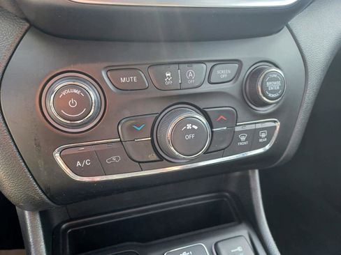 Used 2021 Jeep Cherokee Latitude Lux AWD/4WD image 12