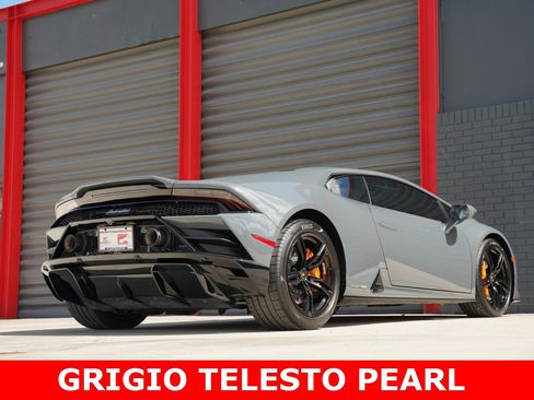Used 2021 Lamborghini Huracan EVO image 2