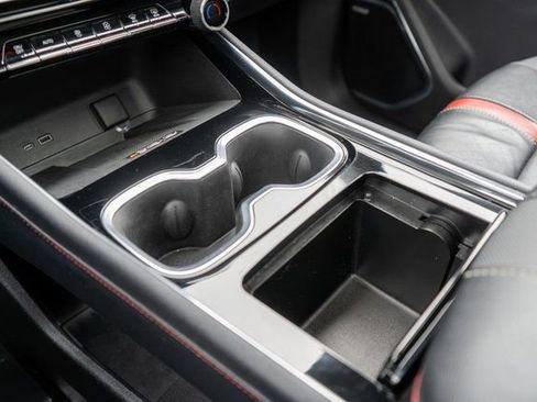 Used 2025 Chevrolet Traverse RS image 36