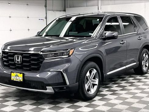 Used 2025 Honda Pilot EX-L image 11
