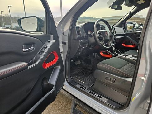 Used 2024 Nissan Frontier Pro-X w/ Technology Package image 18