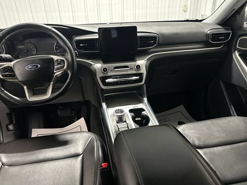 Used 2022 Ford Explorer XLT w/ Equipment Group 202A AWD/4WD image 12