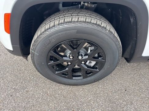 New 2025 Jeep Grand Cherokee L Altitude image 8