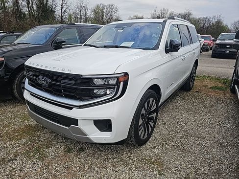 Used 2025 Ford Expedition Platinum w/ Driver's Package image 4