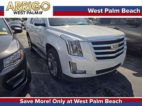 Used 2016 Cadillac Escalade Luxury RWD image 1