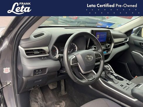 Used 2024 Toyota Highlander LE AWD/4WD image 9