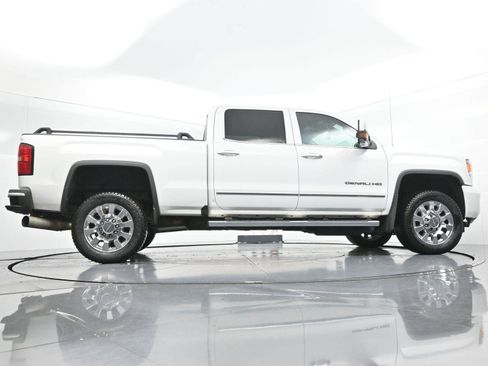 Used 2019 GMC Sierra 2500 Denali w/ Duramax Plus Package AWD/4WD image 50